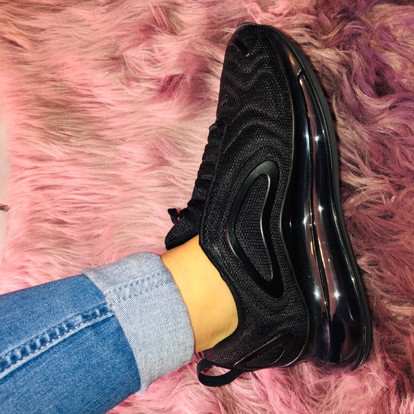 Nike Black Air Max 720 - Picture 2 of 4